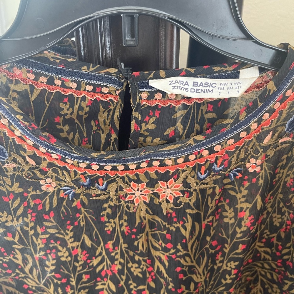 Zara blouse - Picture 2 of 3
